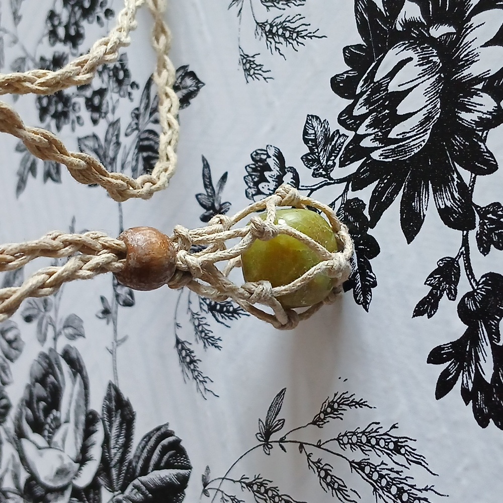 Handcrafted Adjustable Macrame Braided Hanger Basket Green Bead Stone Necklace - Picture 8 of 10